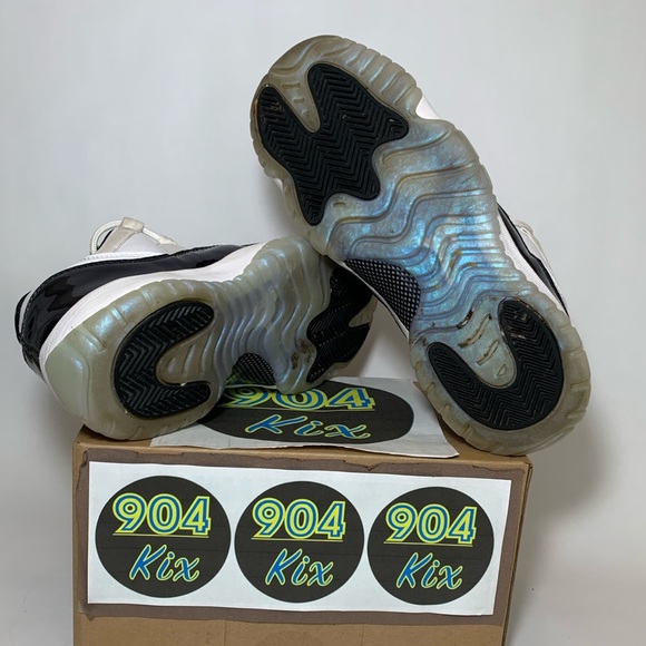 Air Jordan 11 Low, ‘Emerald’ Sz 6Y - Picture 11 of 12